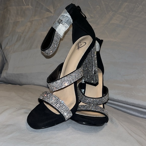 Windsor Dazzling Rhinestone Embellished Strappy Black Heels Size 9 - Picture 9 of 10